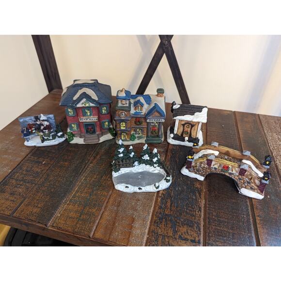 Christmas Village Set - 6 Pieces - Picture 4 of 12